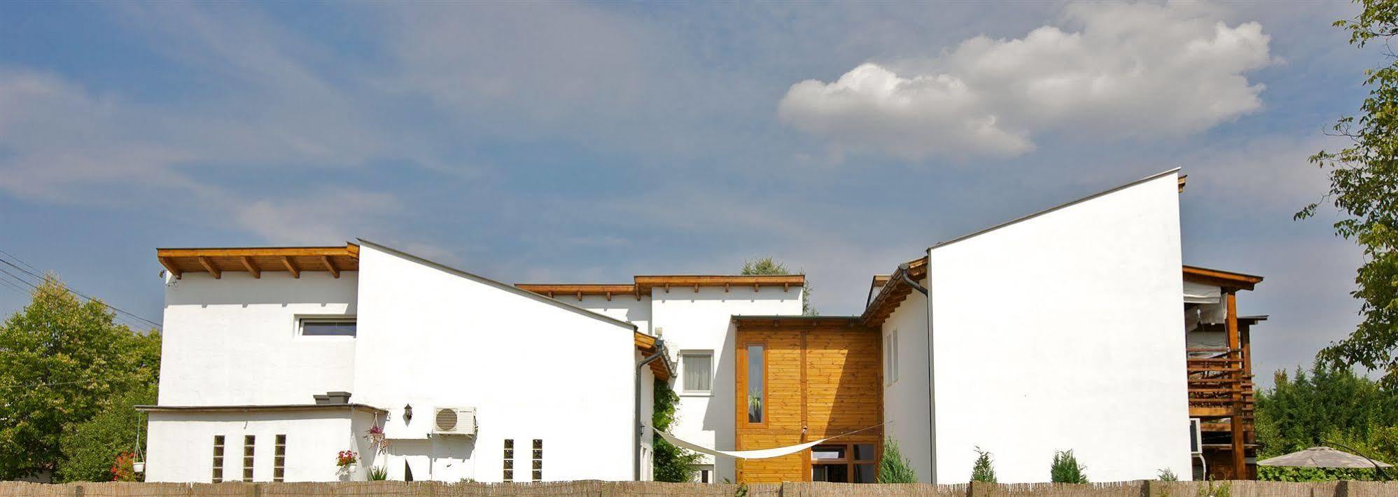 Sunset Apartments Hajduszoboszlo Bagian luar foto